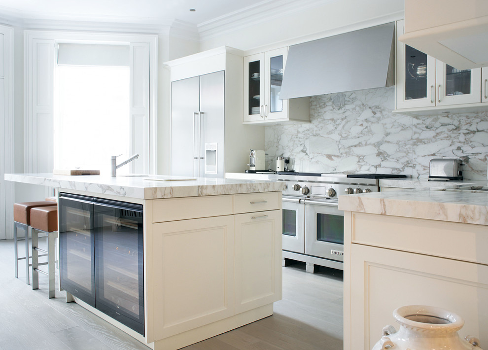 Потрясающий дизайн интерьера кухни в белой гамме от Alex Maguire Photography