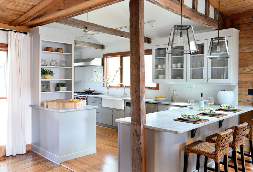 Потрясающий дизайн интерьера кухни в белой гамме от Matthew Bolt Graphic Design