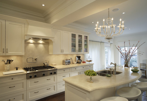 Потрясающий дизайн интерьера кухни в белой гамме от Robin Denker Designs, Lifestyle Kitchens & Baths