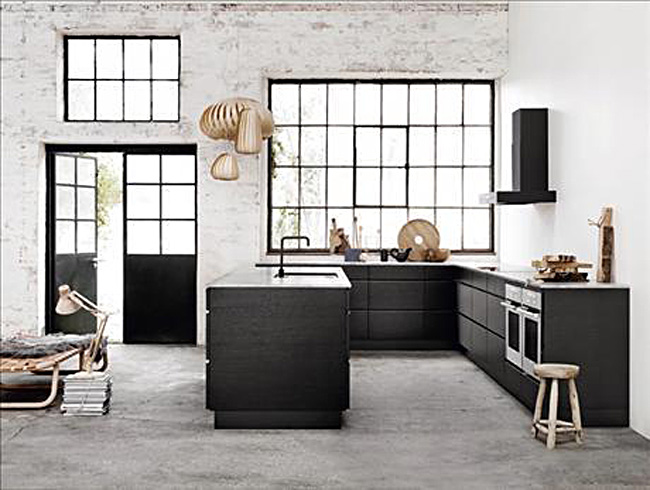 Оригинальный дизайн интерьера кухни в чёрно-белой гамме