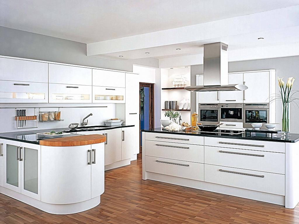 Стильный дизайн интерьера кухни в белой гамме